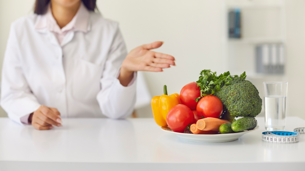 acude a un nutricionista para bajar de peso