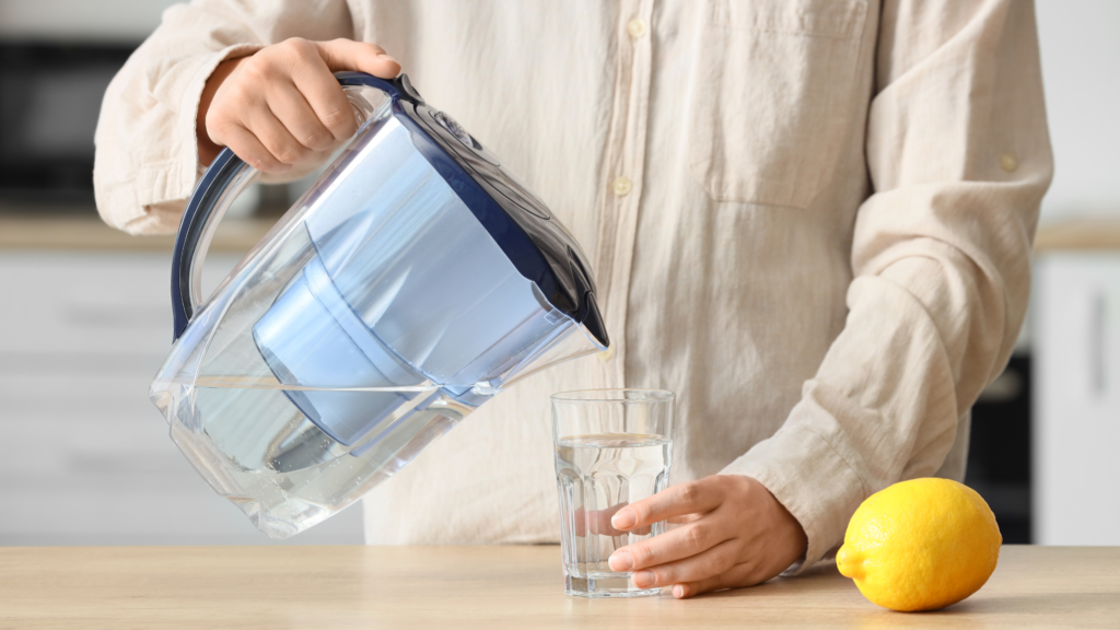Agua filtrada mediante un sistema de filtración doméstico